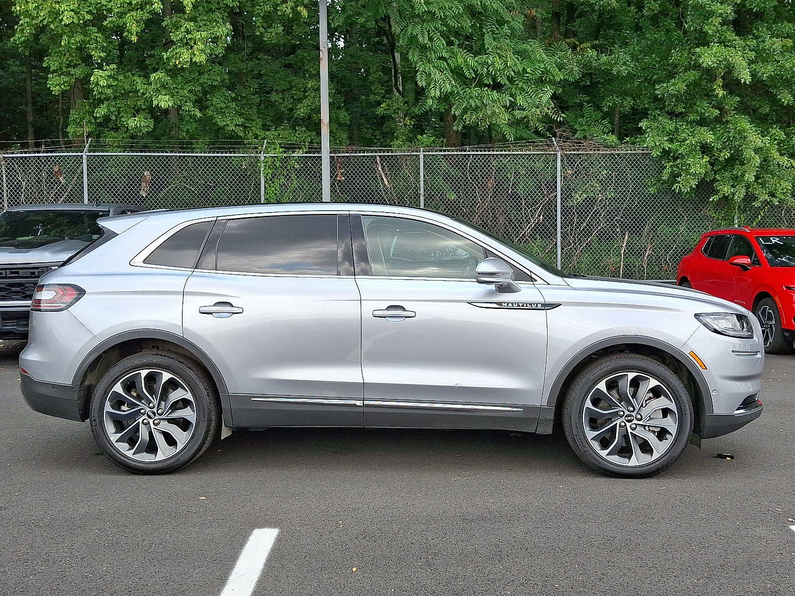 Used 2022 Lincoln Nautilus Reserve AWD/4WD image 7