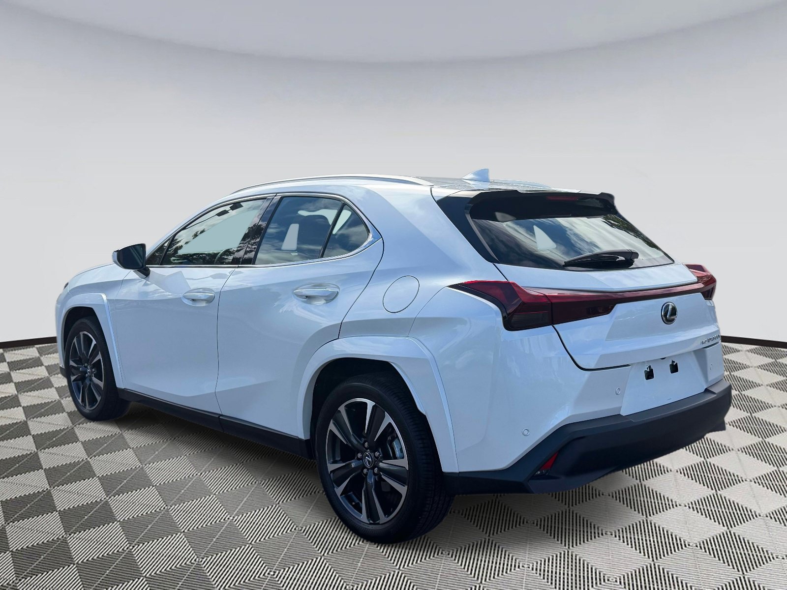 Used 2025 Lexus UX 300h AWD w/ Cold Area Package image 4