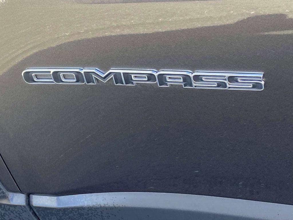 Used 2024 Jeep Compass Latitude AWD/4WD image 9