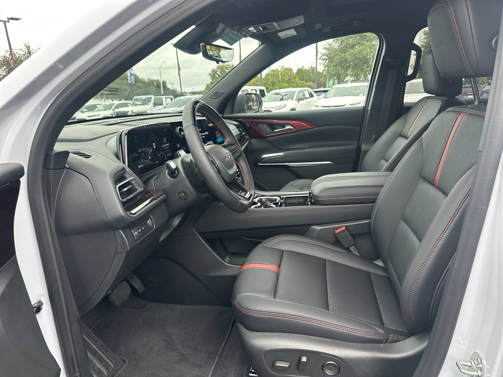 Used 2026 Chevrolet Traverse RS w/ LPO, Floor Liner Package FWD image 16