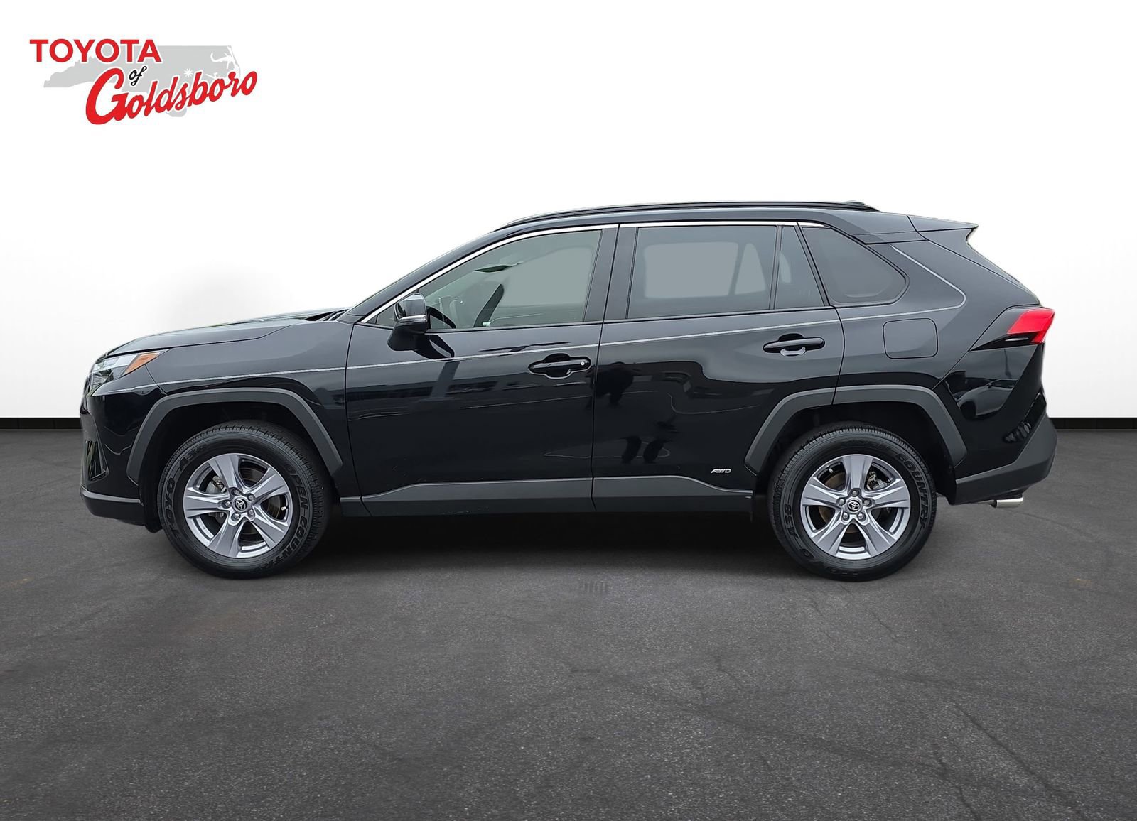 Used 2024 Toyota RAV4 XLE AWD/4WD image 8