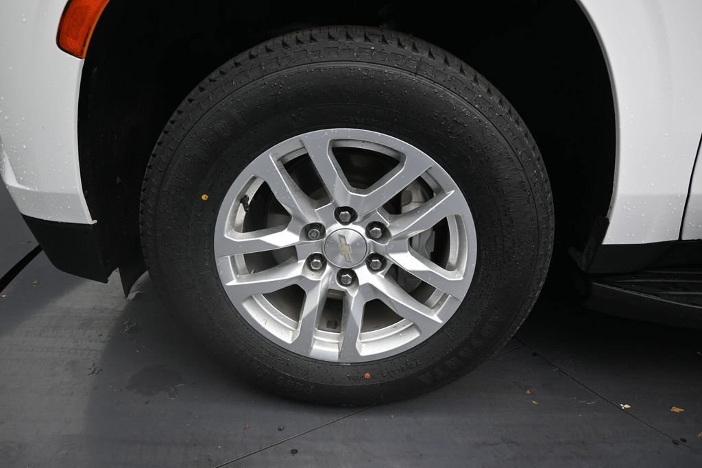 Used 2023 Chevrolet Suburban LS RWD image 9