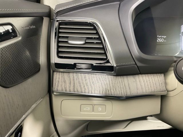 Certified 2024 Volvo XC90 T8 Ultimate w/ Protection Package Premier image 19