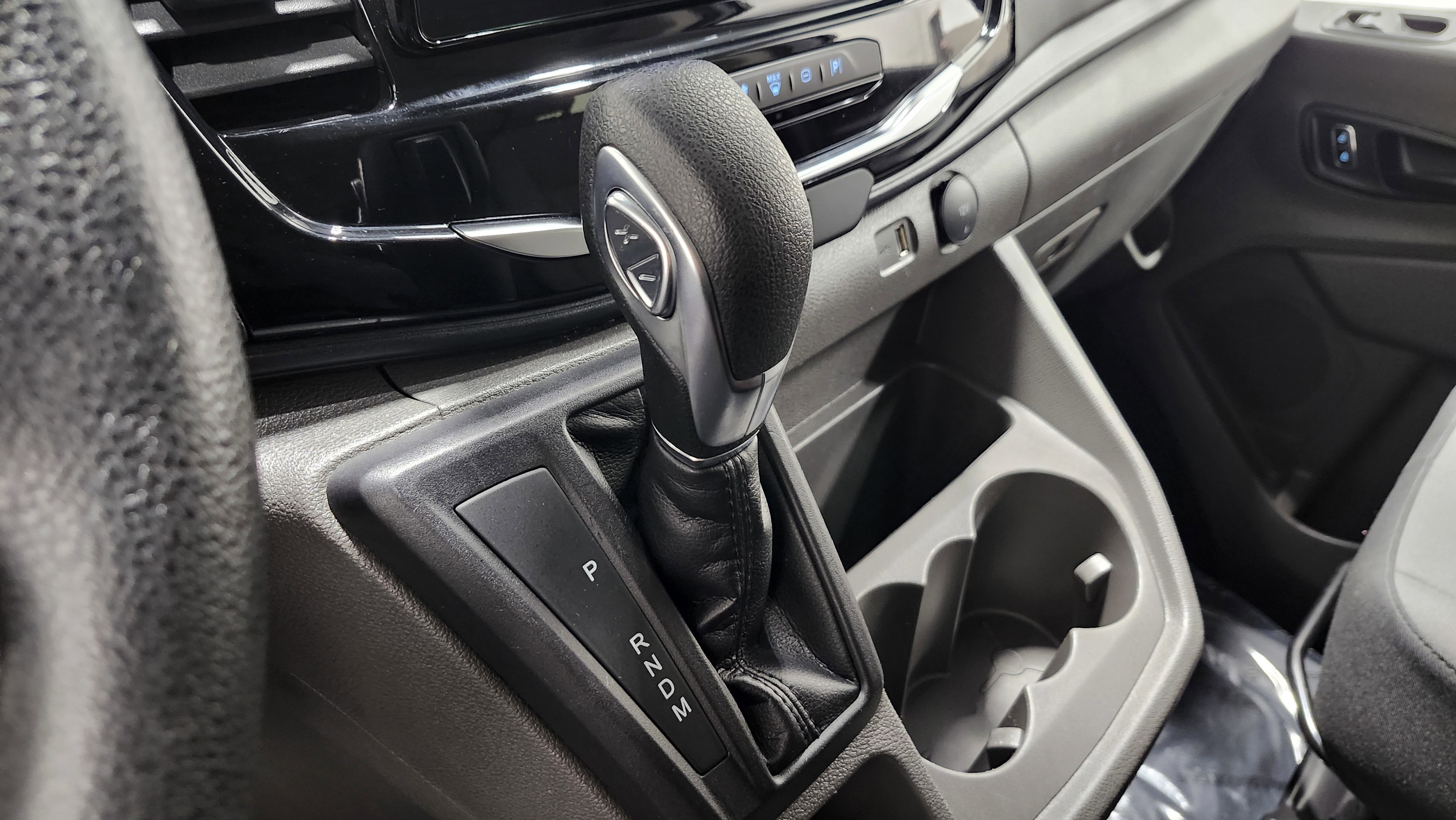 Used 2023 Ford Transit 350 XLT image 34