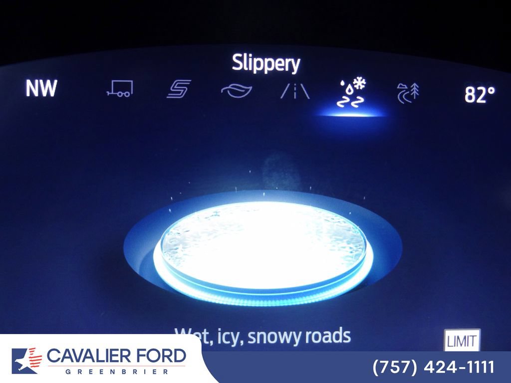 Used 2026 Ford Explorer Active AWD/4WD image 35