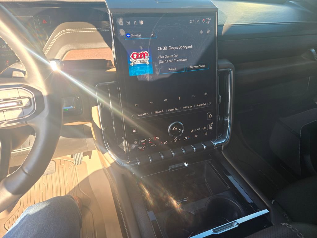 Used 2025 GMC Yukon Denali Ultimate w/ LPO, Floor Liner Package AWD/4WD image 10