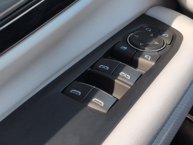 Used 2025 Chevrolet Suburban Premier AWD/4WD image 22