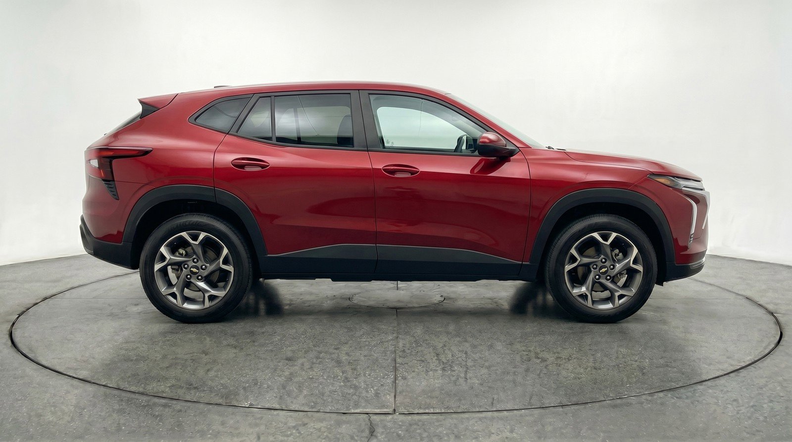 Used 2025 Chevrolet Trax LT FWD image 11