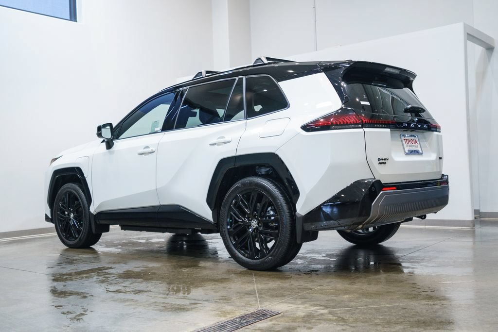 Used 2025 Toyota Grand Highlander AWD image 4