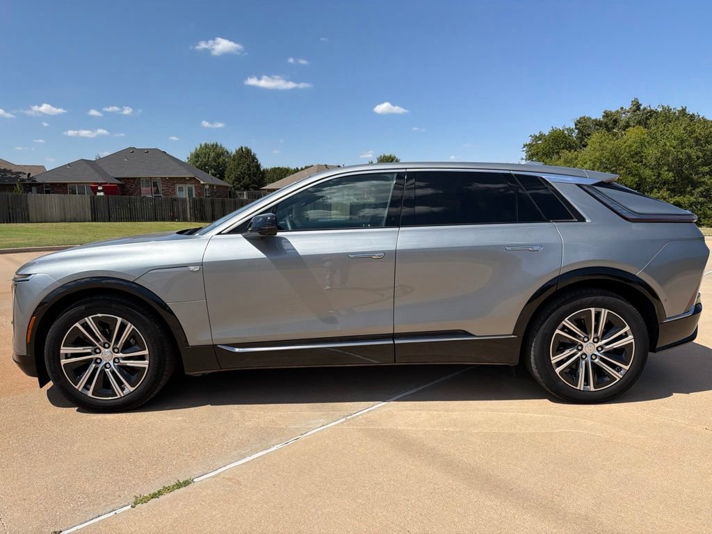 Certified 2024 Cadillac Lyriq Luxury RWD image 2