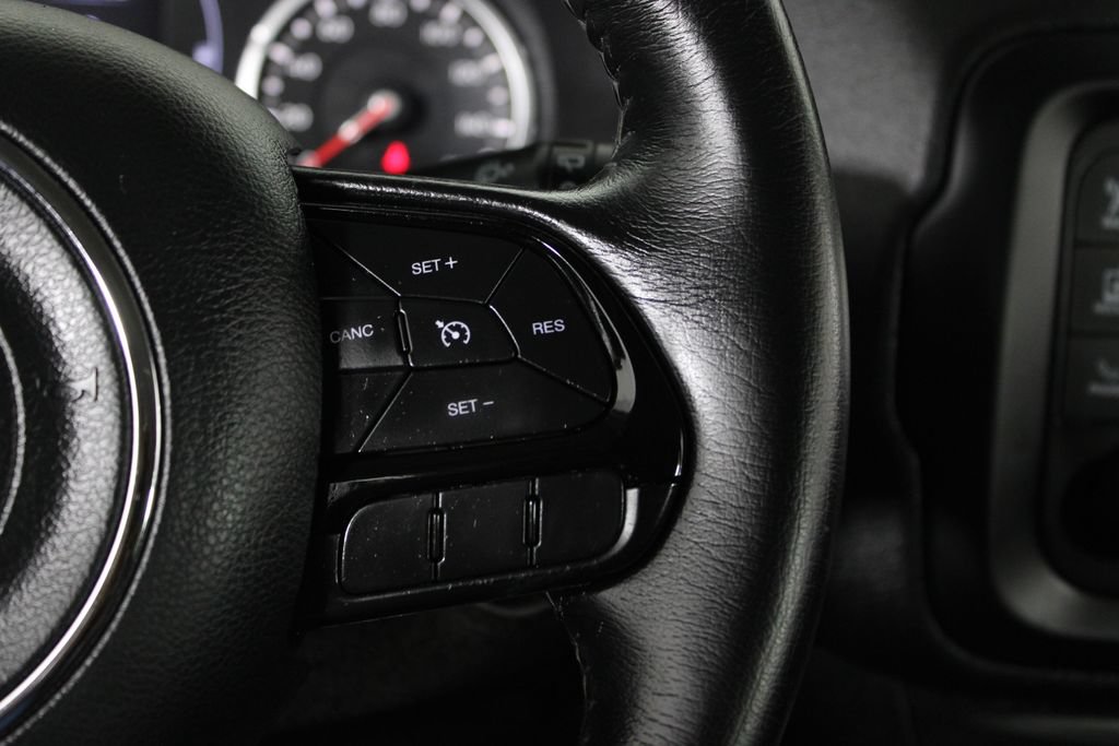 Used 2017 Jeep Renegade Altitude FWD image 25
