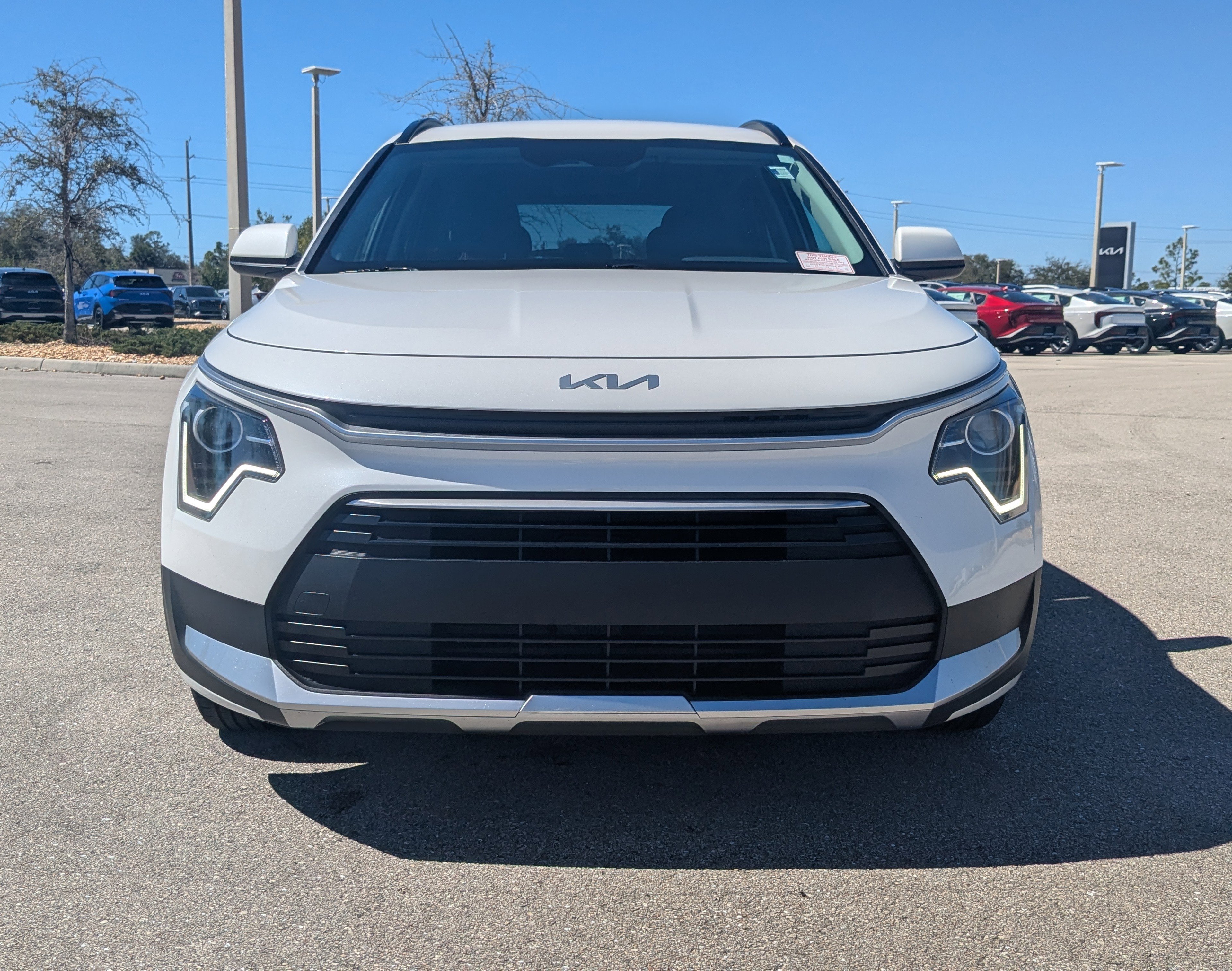 Certified 2024 Kia Niro LX image 3