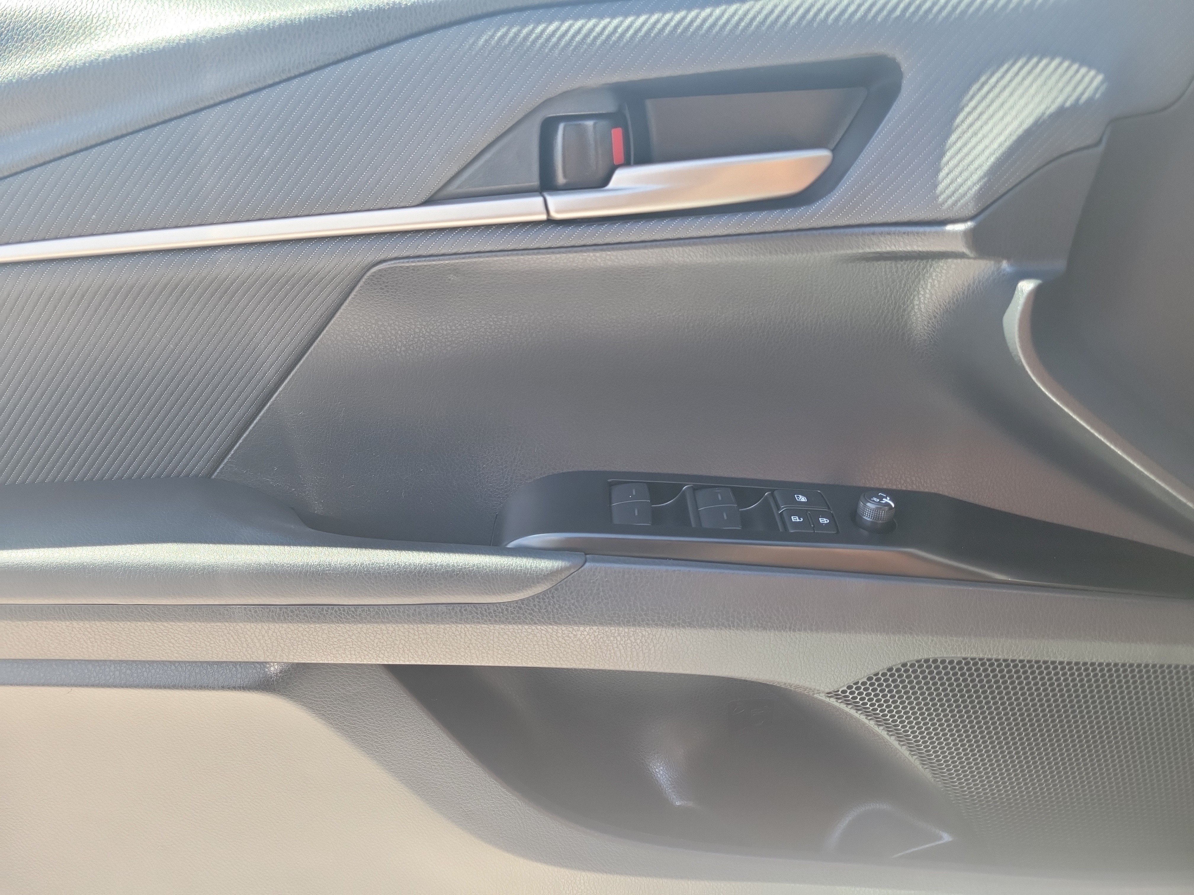 Used 2025 Toyota Camry SE FWD image 26