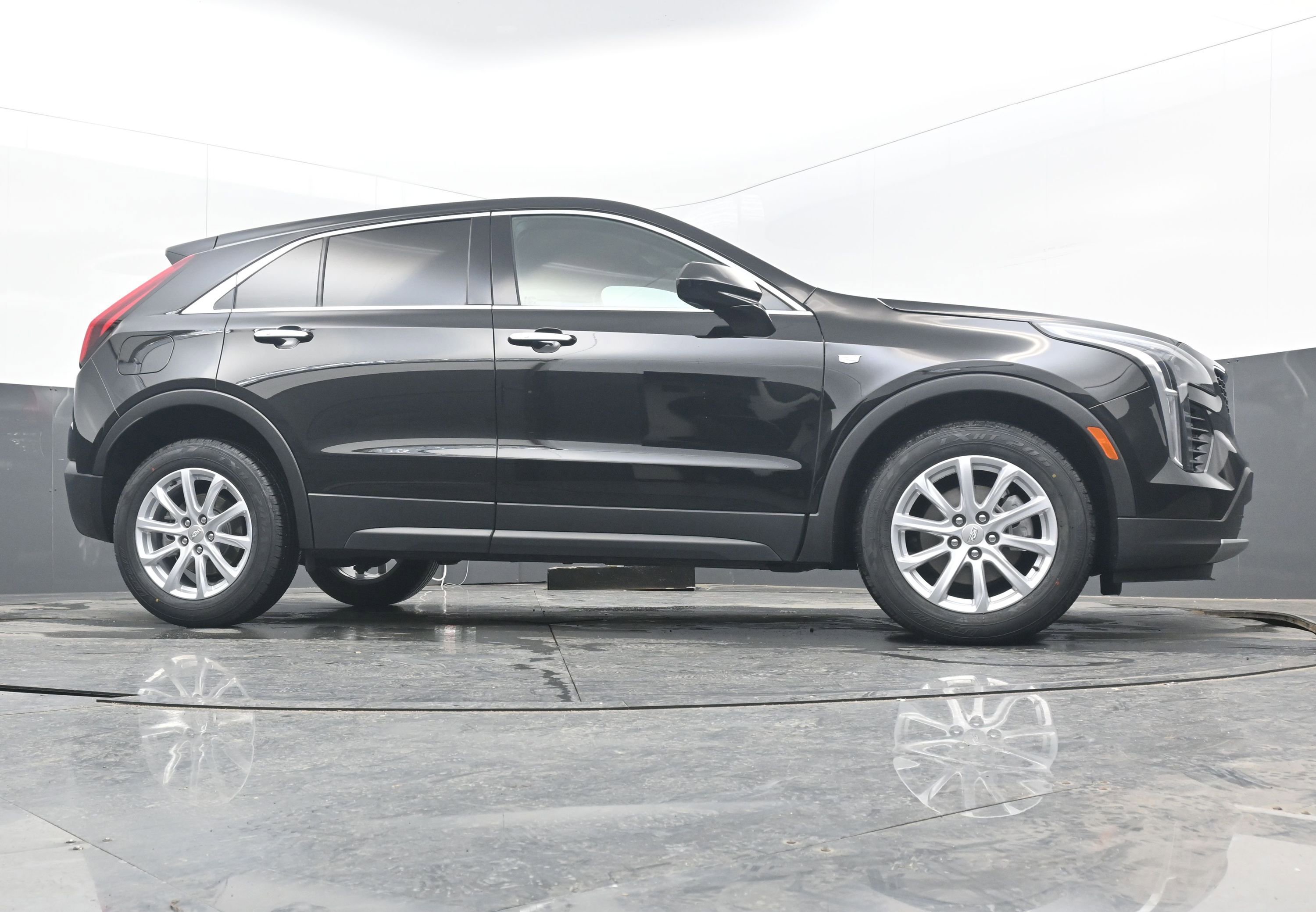 Used 2023 Cadillac XT4 Luxury w/ Cold Weather Package image 25