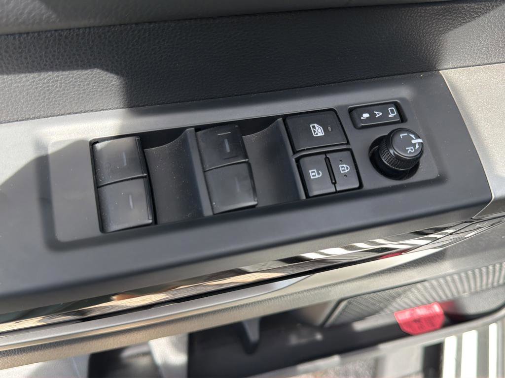 Used 2025 Toyota Tundra Limited AWD/4WD image 19