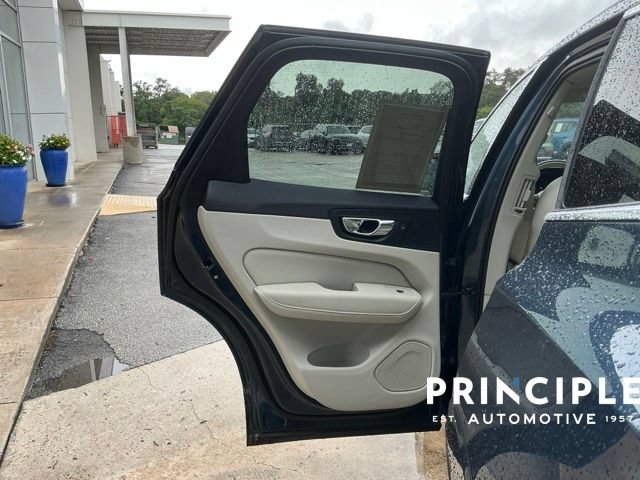 Certified 2022 Volvo XC60 B5 Momentum w/ Protection Package Premier FWD image 21