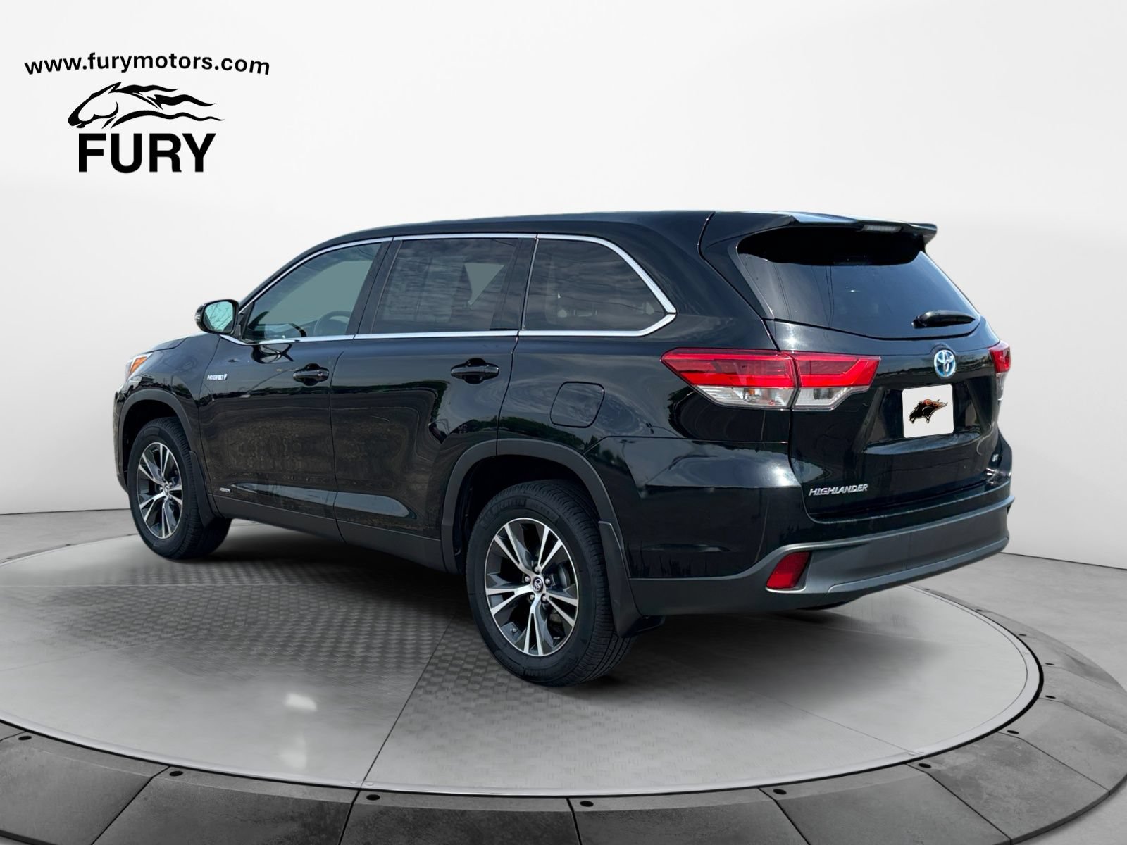 Used 2019 Toyota Highlander LE w/ Carpet Mat Package (TMS) AWD/4WD image 5