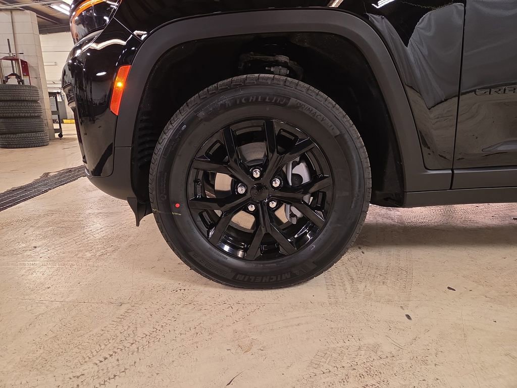 New 2026 Jeep Grand Cherokee Laredo image 24