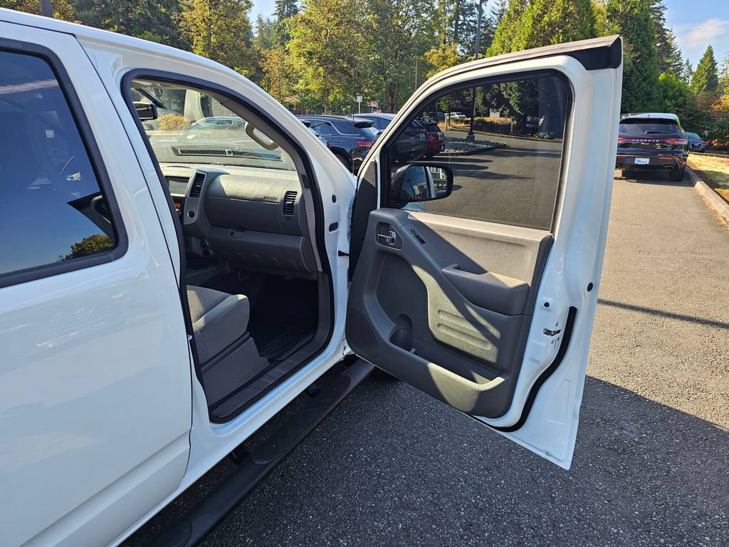 Used 2021 Nissan Frontier SV w/ Midnight Edition Floor Mats AWD/4WD image 26