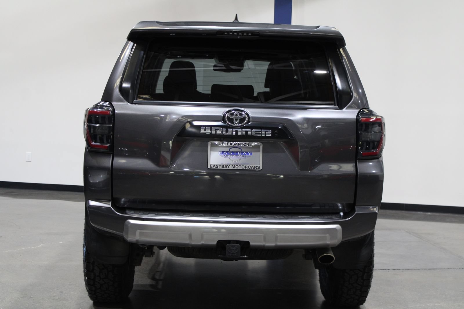 Used 2020 Toyota 4Runner TRD Off-Road Premium w/ Moonroof Package AWD/4WD image 18