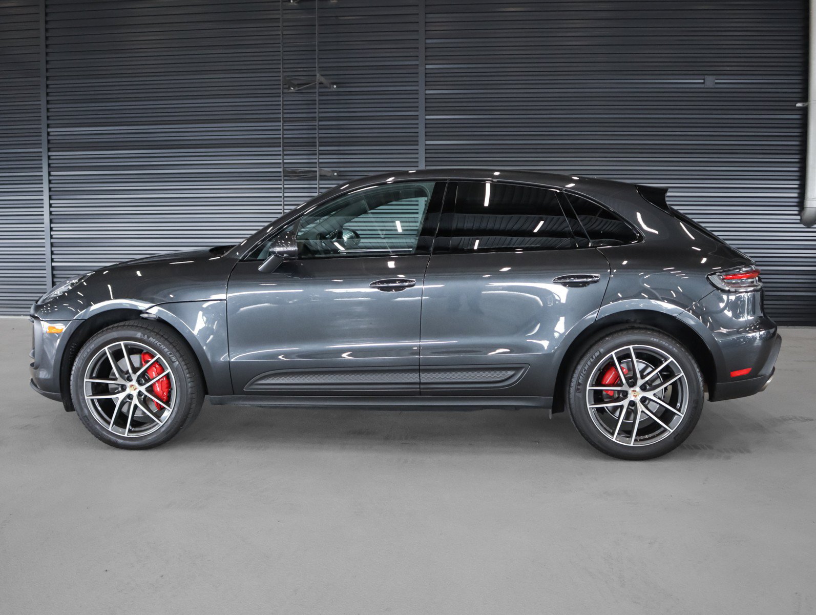 Certified 2024 Porsche Macan S AWD/4WD image 2