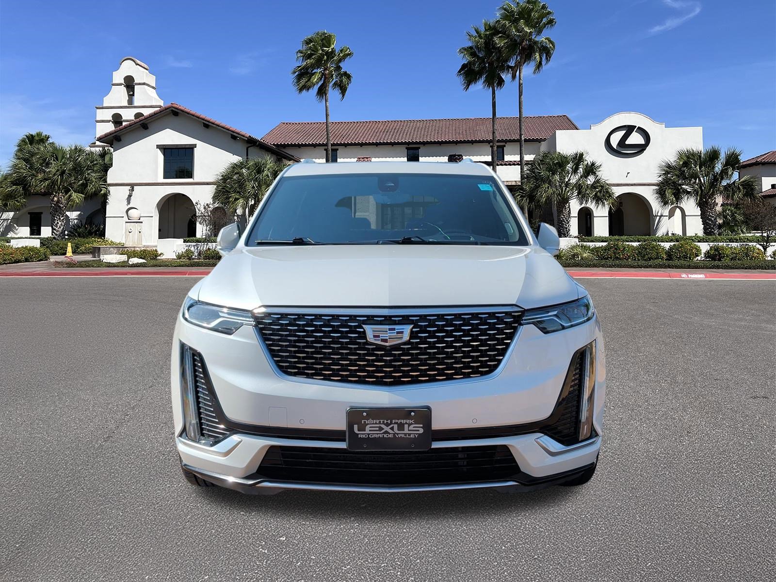 Used 2023 Cadillac XT6 Premium Luxury w/ Technology Package FWD image 6