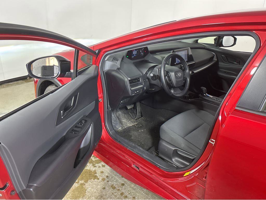 Used 2023 Toyota Prius LE image 2
