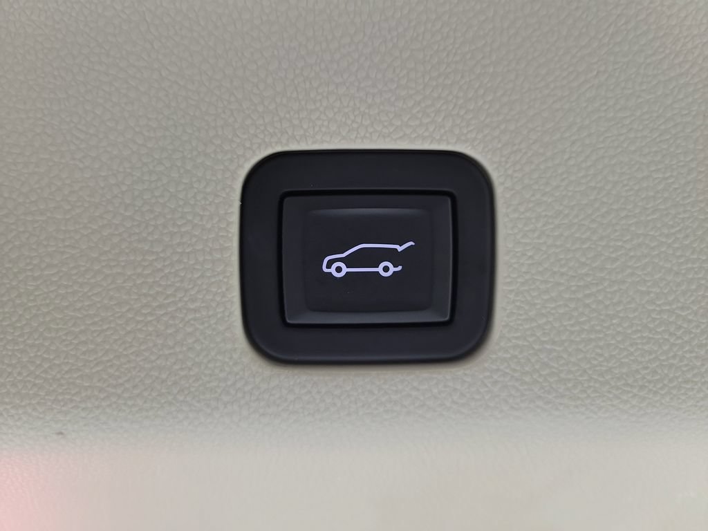 Used 2024 Cadillac Escalade ESV Sport Platinum w/ LPO, Floor Liner Package AWD/4WD image 9