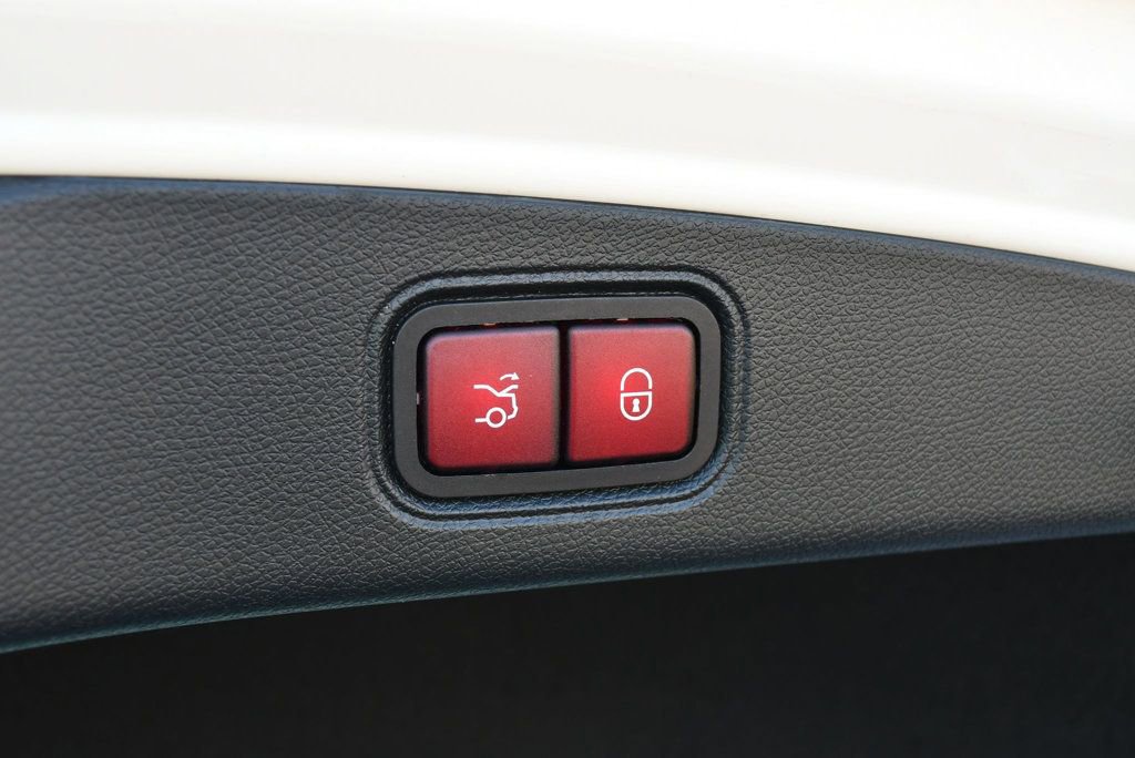 Used 2018 Mercedes-Benz E 400 4MATIC Coupe image 18