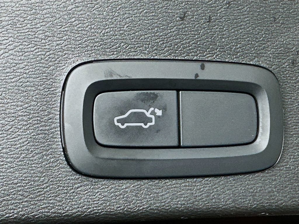 Used 2020 Volvo XC40 T5 Momentum AWD/4WD image 11