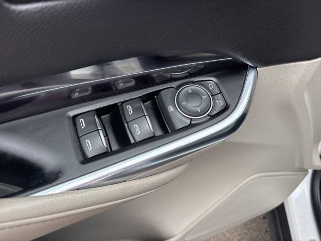 Used 2019 Cadillac XT4 Luxury w/ Cold Weather Package FWD image 14