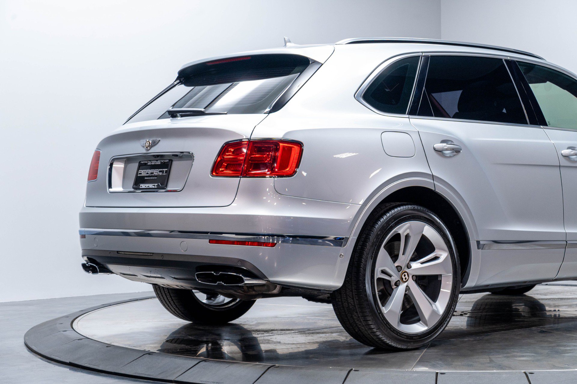 Used 2020 Bentley Bentayga AWD/4WD image 23