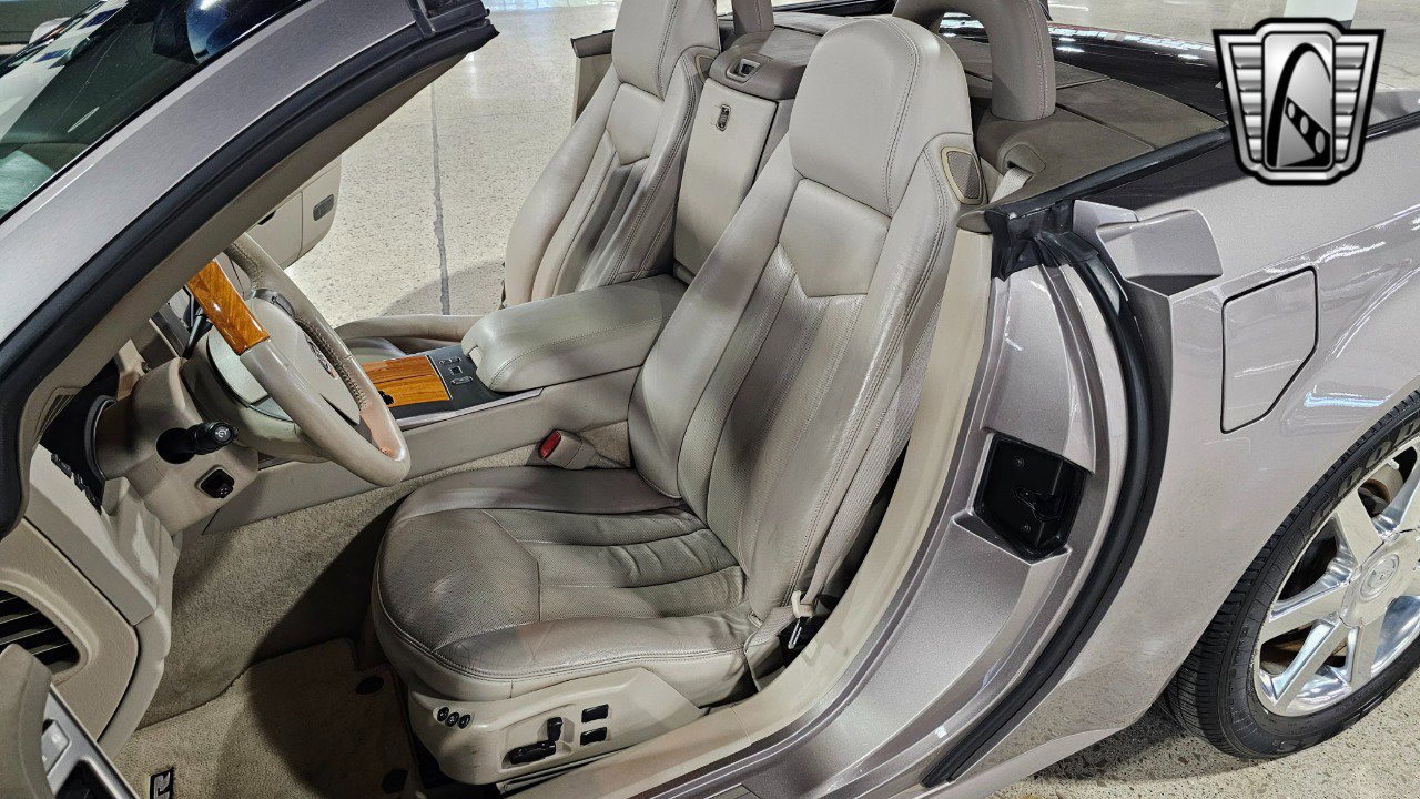 Used 2004 Cadillac XLR image 22