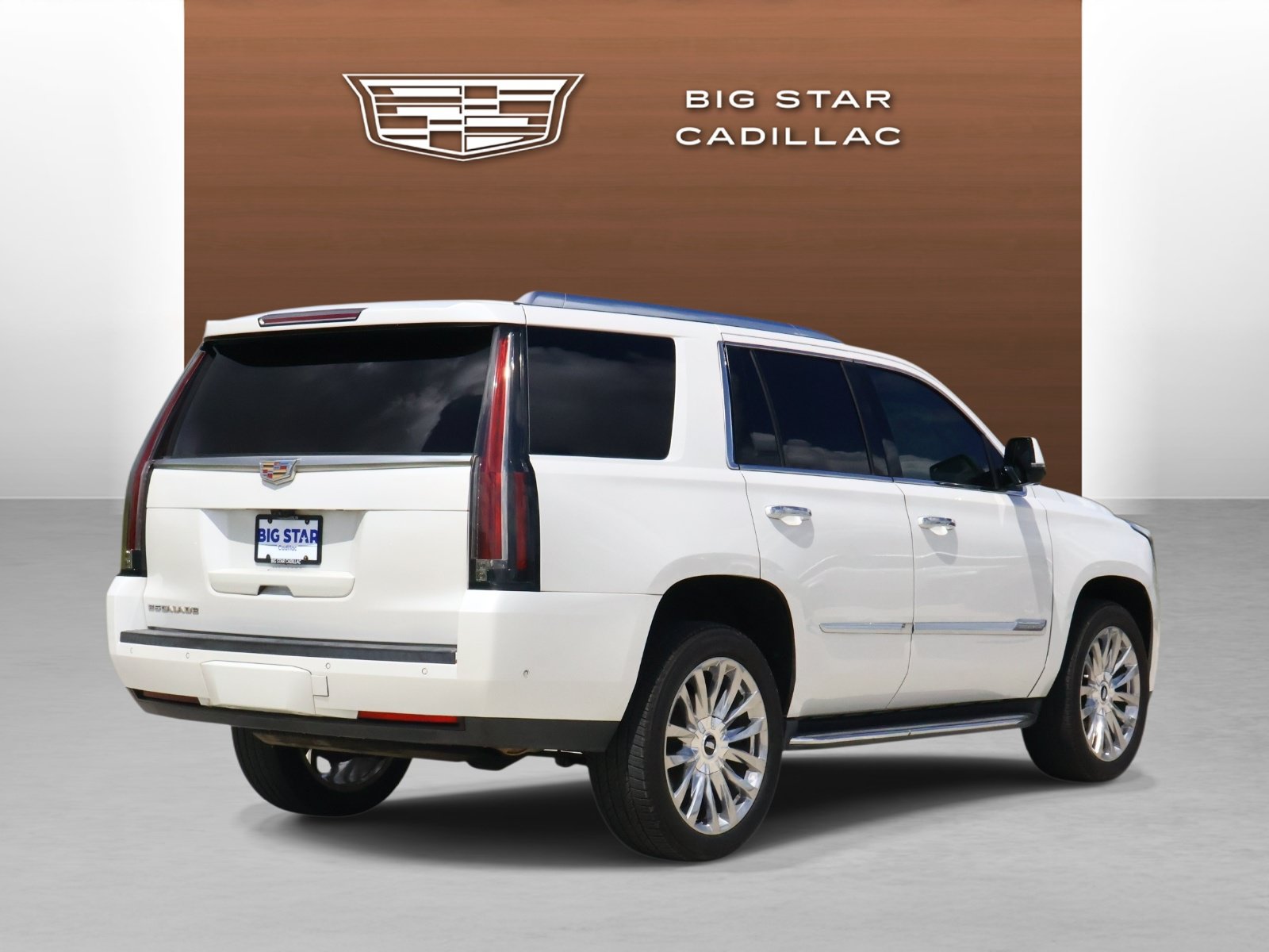 Used 2018 Cadillac Escalade Luxury RWD image 5