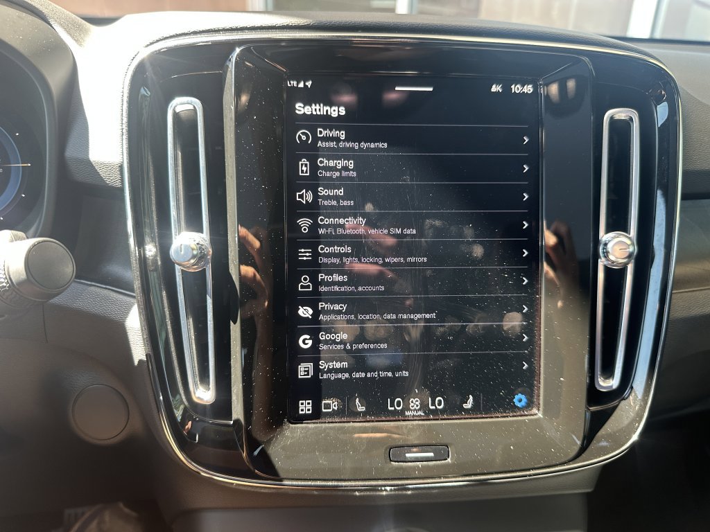 Used 2023 Volvo C40 P8 Recharge Plus image 21