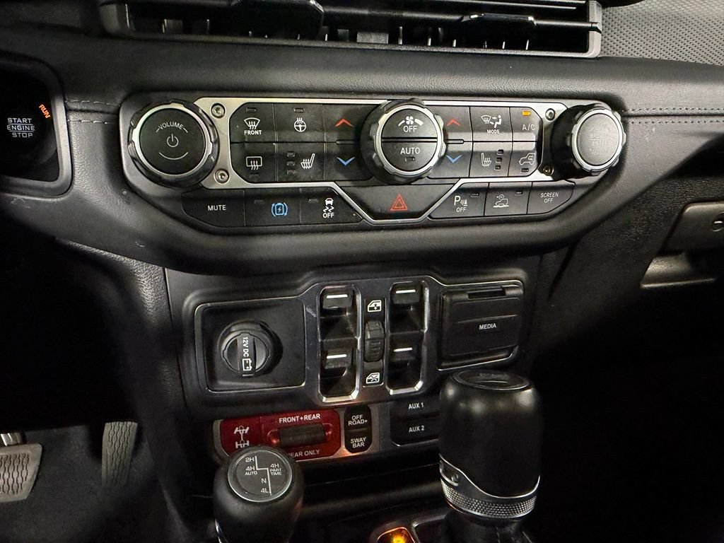 Used 2024 Jeep Wrangler Unlimited Rubicon 4xe AWD/4WD image 16