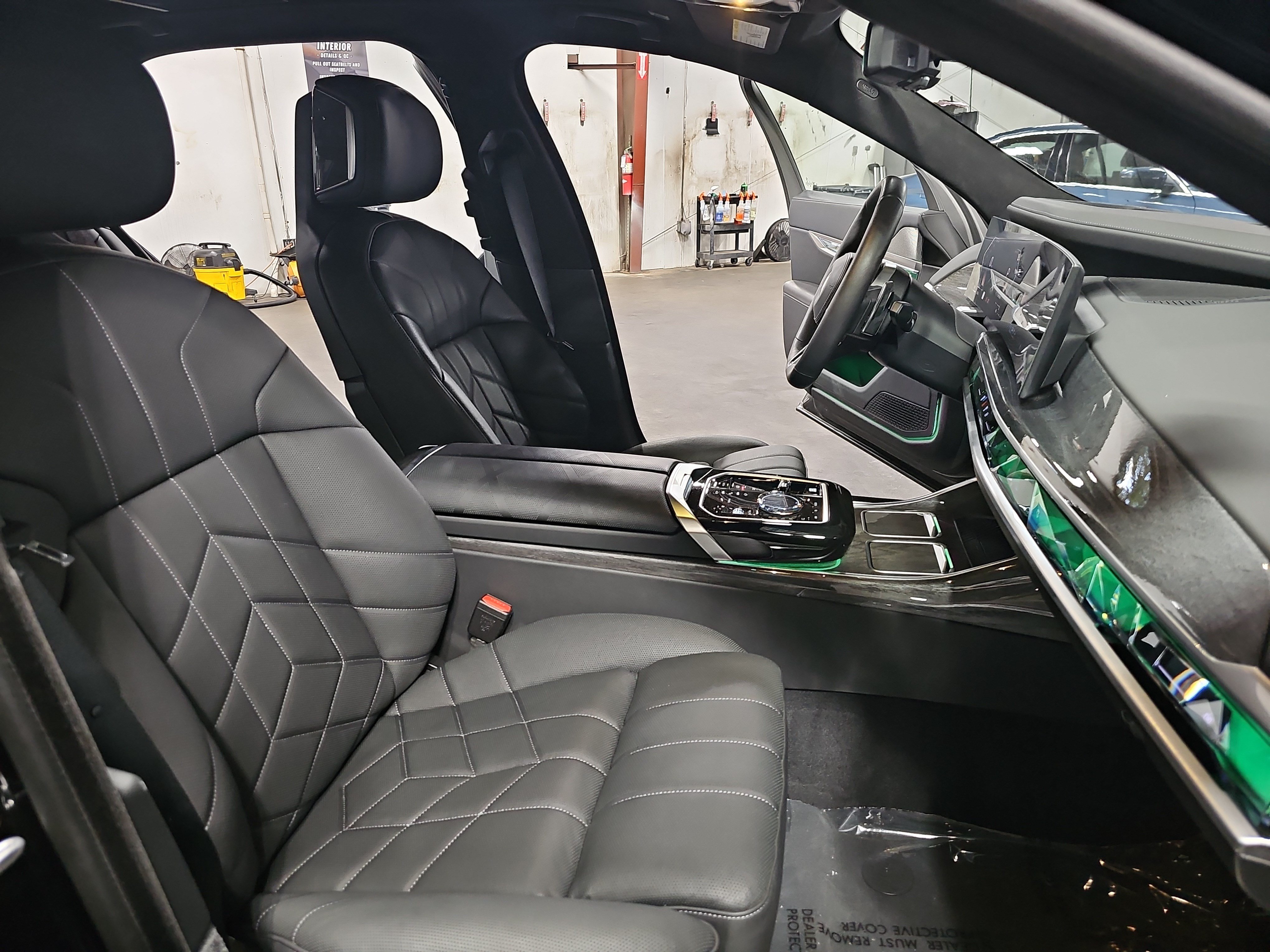 Used 2025 BMW 760i xDrive w/ Executive Package AWD/4WD image 11