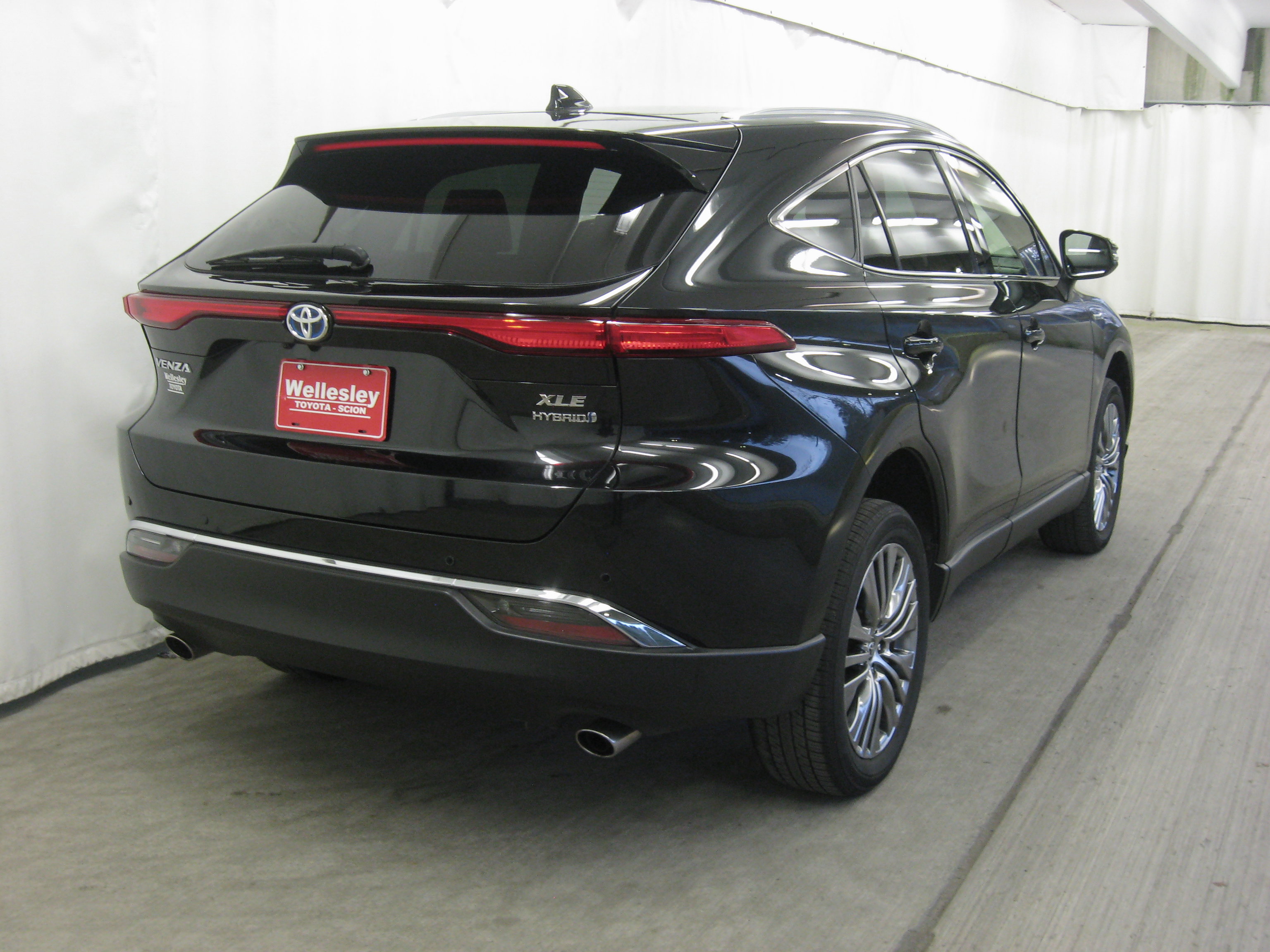Used 2021 Toyota Venza XLE image 7