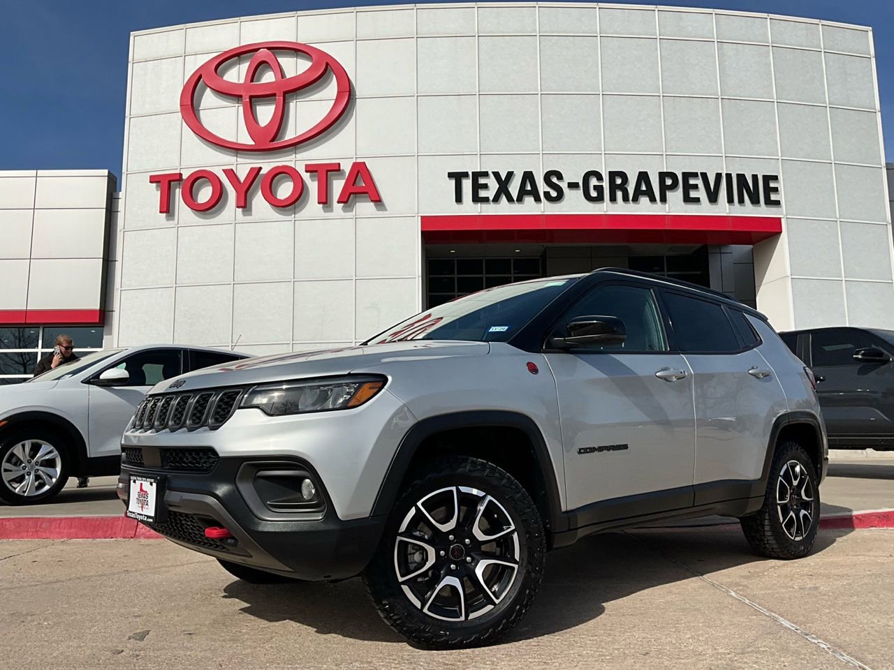 Used 2025 Jeep Compass Trailhawk image 2