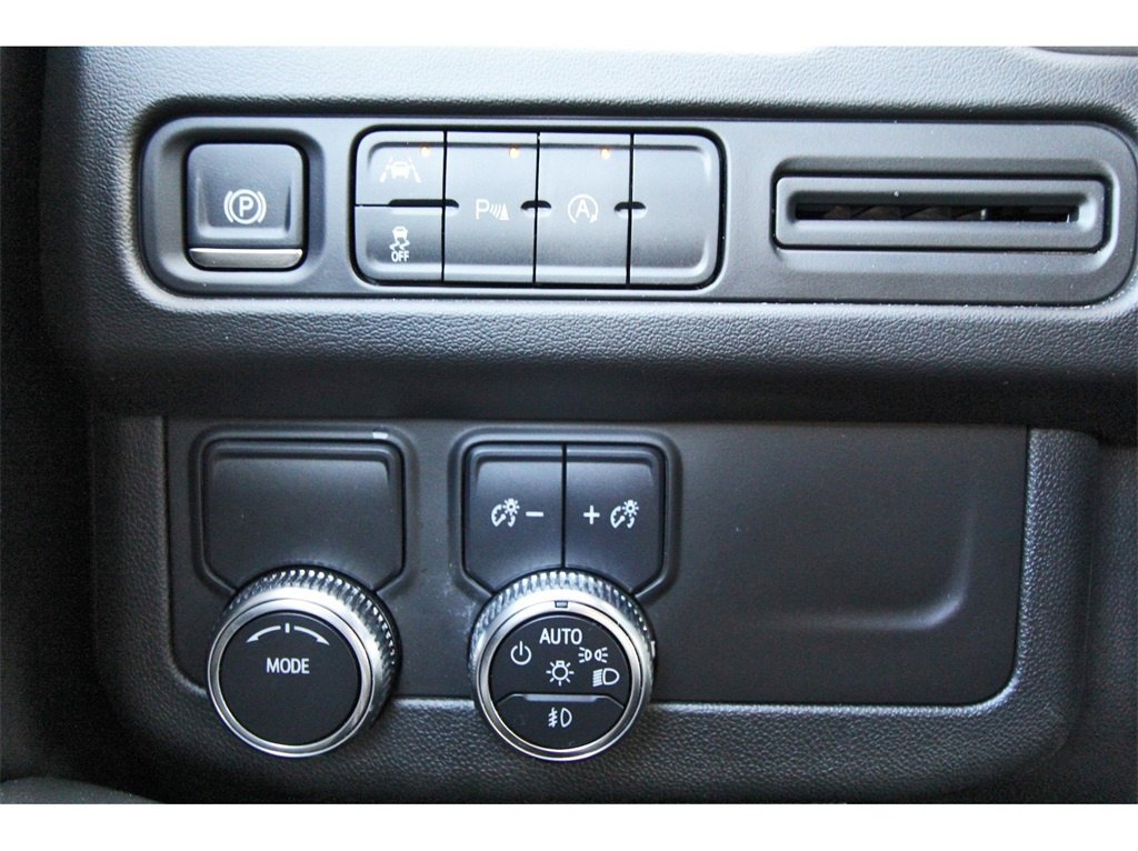 Used 2024 GMC Yukon XL SLE w/ Gmc Pro Safety Plus Package image 18