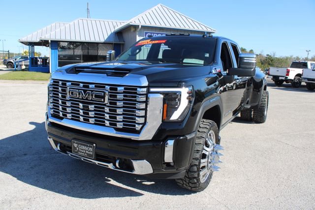 Used 2024 GMC Sierra 3500 Denali w/ Denali Reserve Package image 3