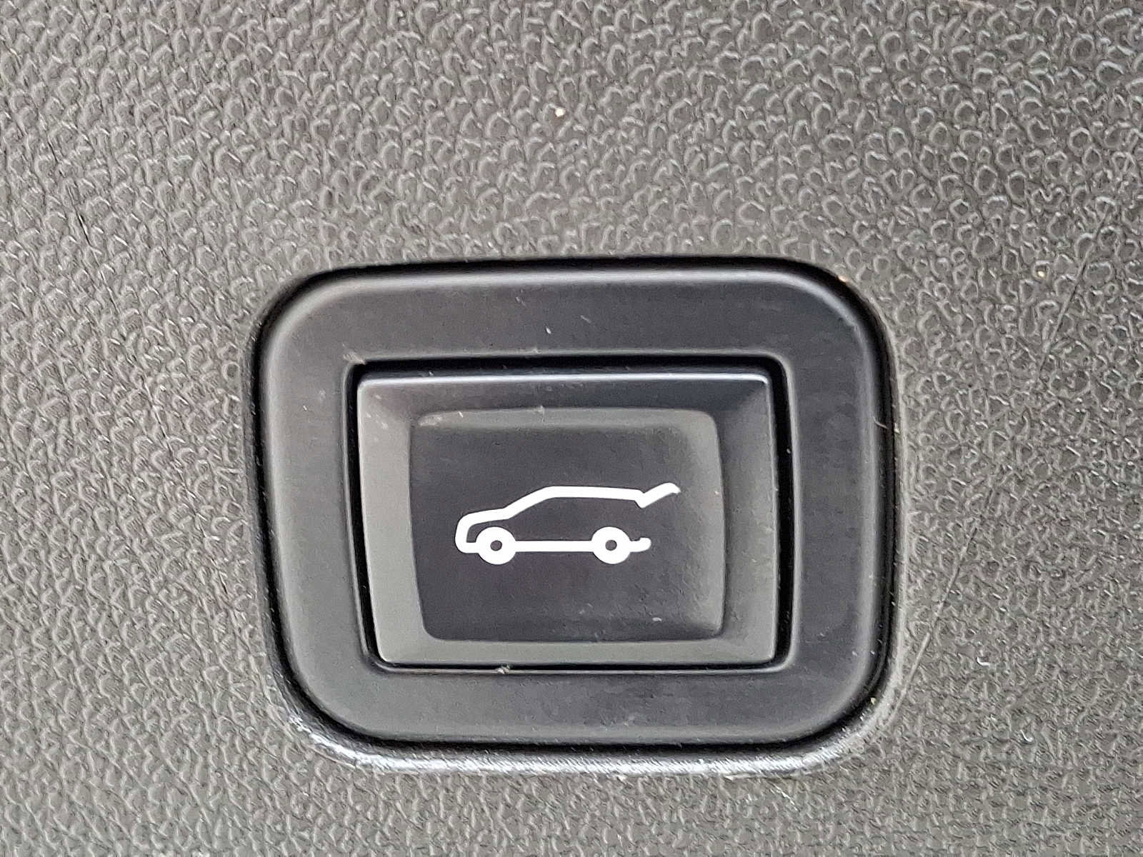 Used 2022 GMC Yukon AT4 image 32