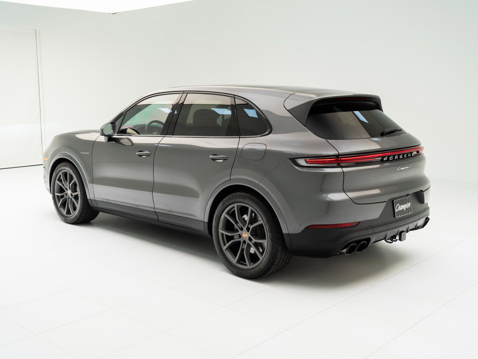 Certified 2025 Porsche Cayenne S image 3