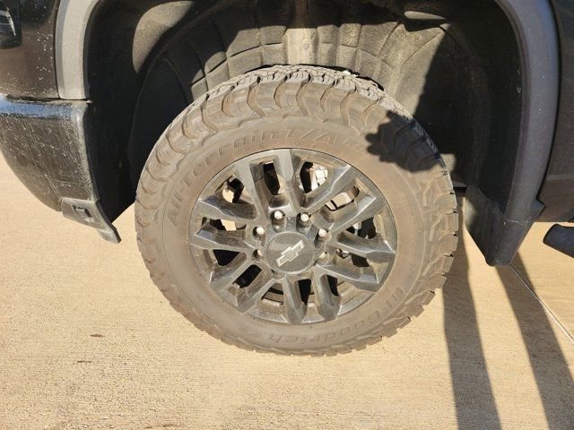Used 2025 Chevrolet Silverado 2500 LT w/ Trail Boss Package image 9
