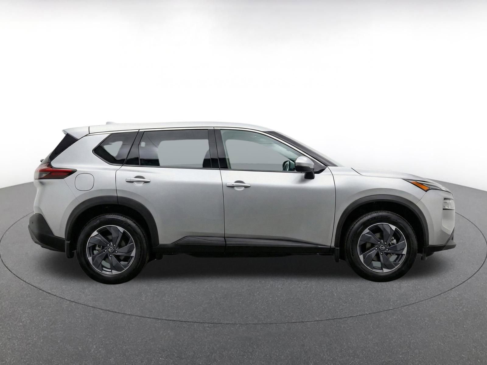 Used 2025 Nissan Rogue SV FWD image 10