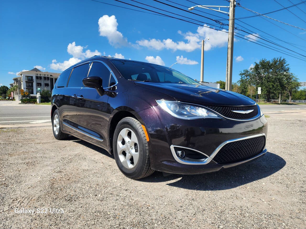 Used 2017 Chrysler Pacifica Touring-L Plus FWD image 3