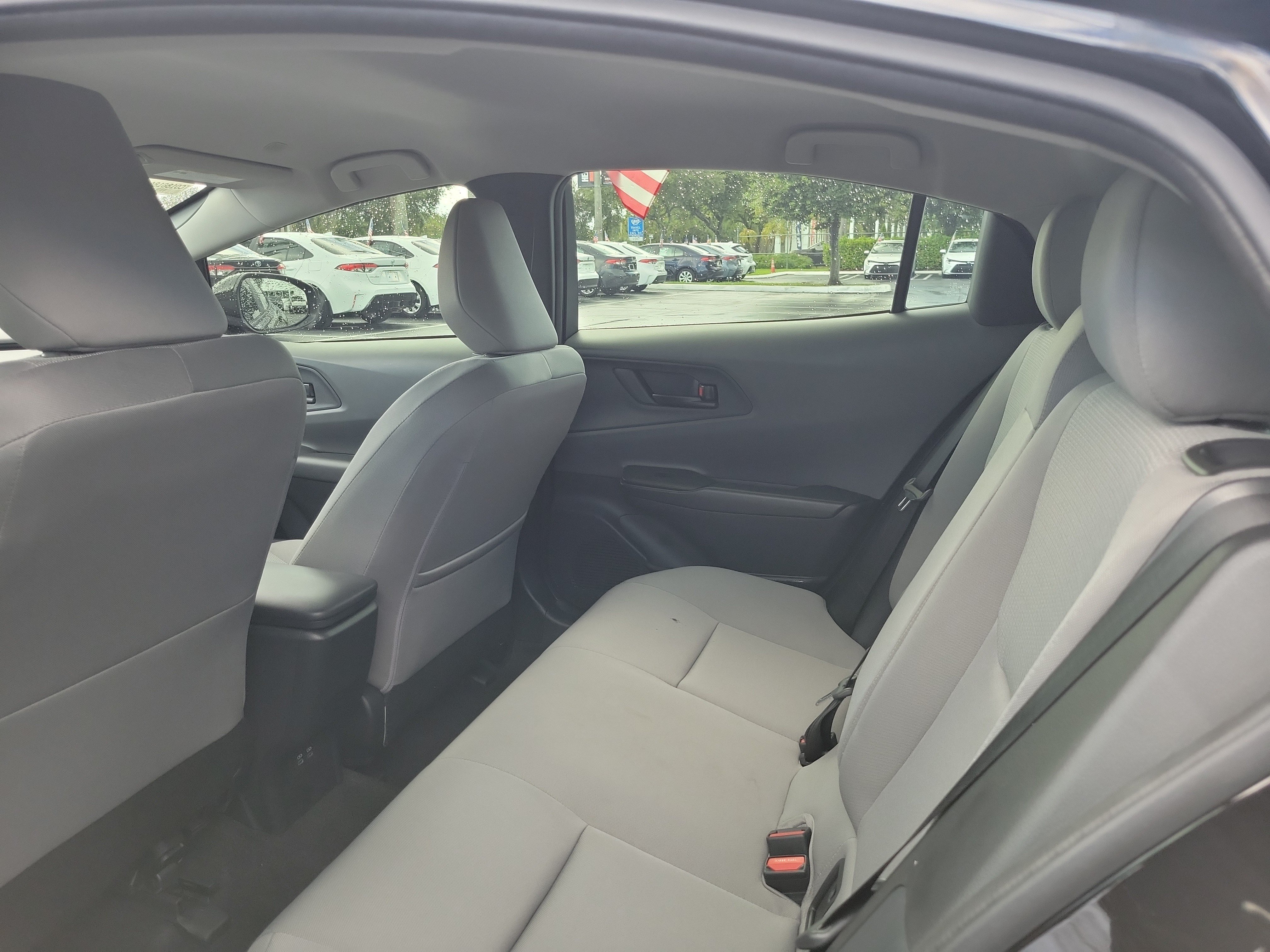 Used 2025 Toyota Prius LE FWD image 18