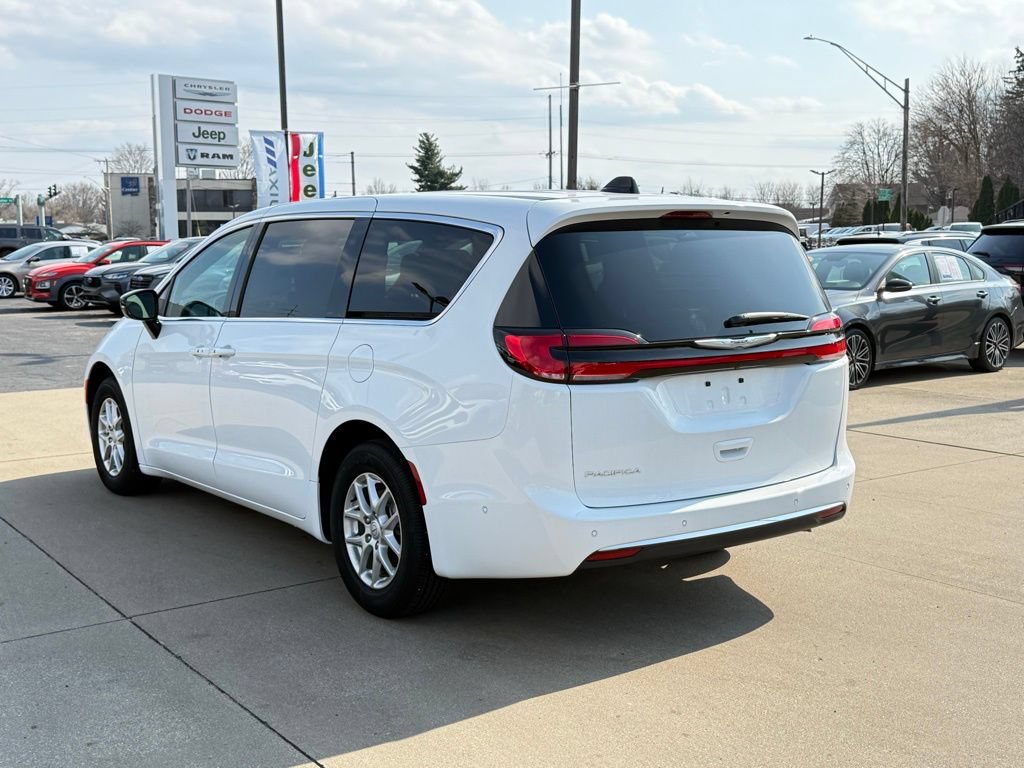 New 2025 Chrysler Pacifica Select FWD image 5