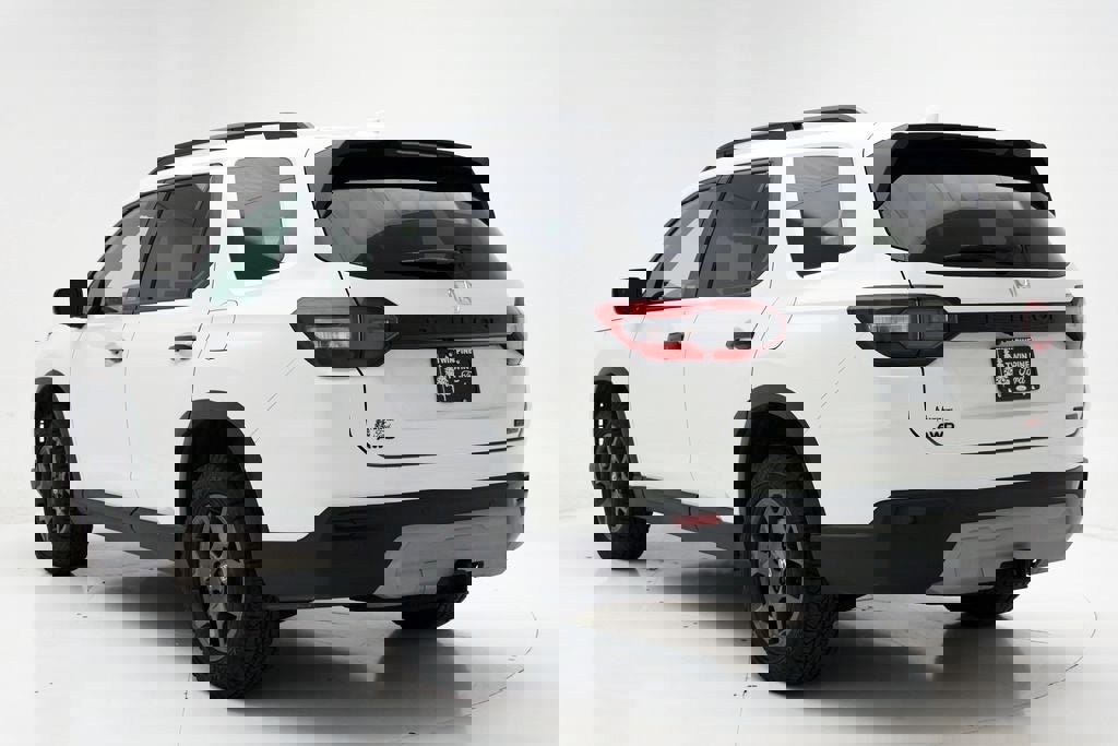 Used 2024 Honda Pilot TrailSport image 8