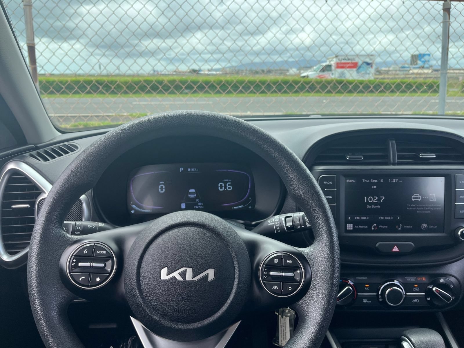 Used 2025 Kia Soul LX w/ LX Technology Package FWD image 31